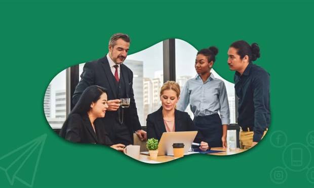 Blog banner: a marketing team meeting around a laptop in an office.